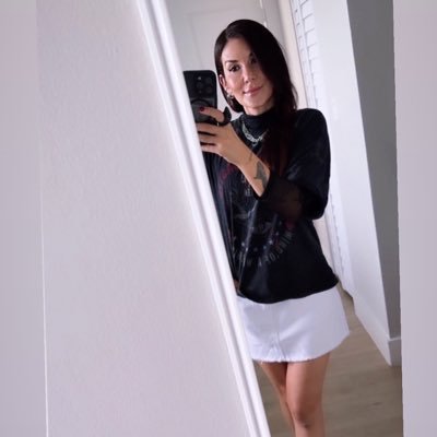 Comunicadora, Especialista en Plataformas Digitales. cuatro perros, un libro, tú y mil lugares. ..