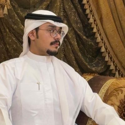 طالب في الطب و الجراحة العامة .