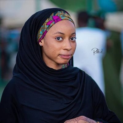 i am a muslima, i like reading Qur'an.
i like playing action games.