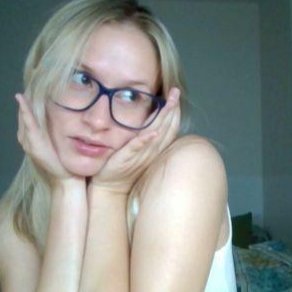 heyyitssimii's profile picture. 23✩