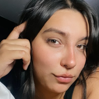 Dirijo la Casa de los Perros en GDL. Periodista cultural. Feminista antirracista. Acompaño lecturas. Le leo en voz alta a desconocidxs en el link de abajo.