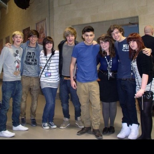 DirectionHeads's profile picture. ONE DIRECTION - Harry, Louis, Liam, Zayn, Niall-(followed~10.2.11) We met them on 23.03.11 we gave Louis a Carrot Costume! Follow us?