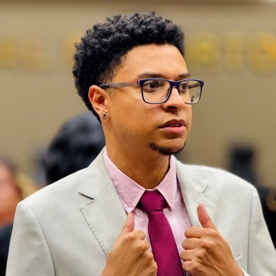 ✊🏾 CoVereador de Porto Alegre pelo Movimento Coletivo | PCdoB 🎓 Sanitarista em formação na UFRGS 💪🏾 Ex-presidente da UEE-RS 📢 Saúde, equidade & revolução