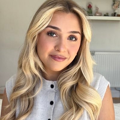 24 year old UK UGC Creator 🎥 I create engaging content for brands that converts! Lets work together🩷 Email me- Libby.welch.ugc@gmail.com. Portfolio ⬇️