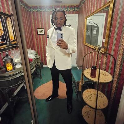 “I’d show you how to move in a room full of VULTURES” #ForeverPo 💎 #ForeverBeam 🕊️ #ForeverFamily 🖤 #SoloDot 🚦#Married 💍