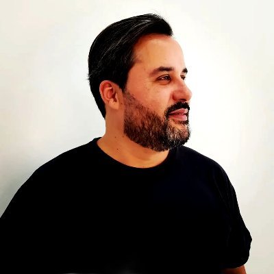Mercenário da comunicação que escreve para entreter algumas pessoas e também para incomodar outras.