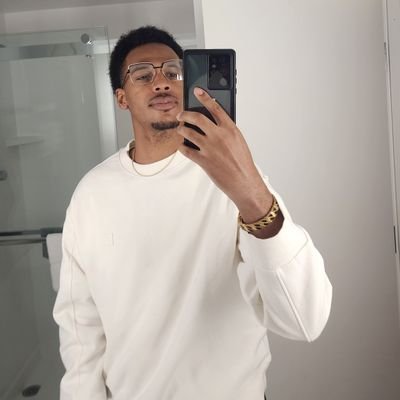 htravelle's profile picture. 🫧🩺🦩 🪷