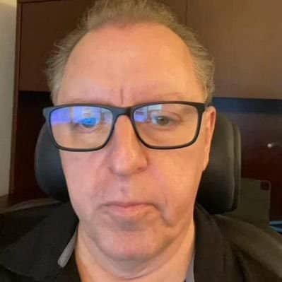 I work at Golf-on cryptocurrency company in Florida USA.
And also a visa officer manager.
I'do help you travel every where you want just for free 😊