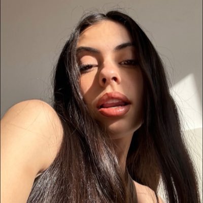si me ves a los ojos me puedes ver roto, m esta matando la pena