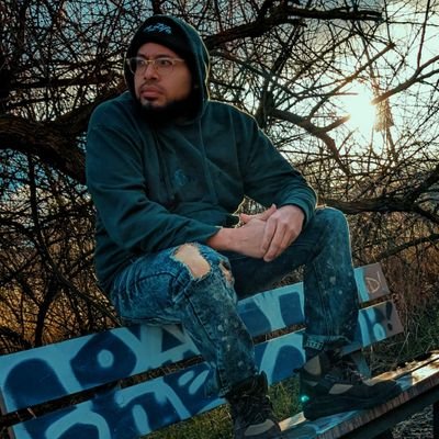 Mexican-American rapper 🎤 | Survivor w/ a bullet in my brain 💯 | Real stories, raw vibes | #JonCash1000 | https://t.co/InUX6RiG0Z