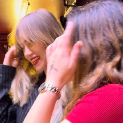 YSLTUCKER's profile picture. i wear gold hoops and prada sunglasses so basically tucker writes songs for me