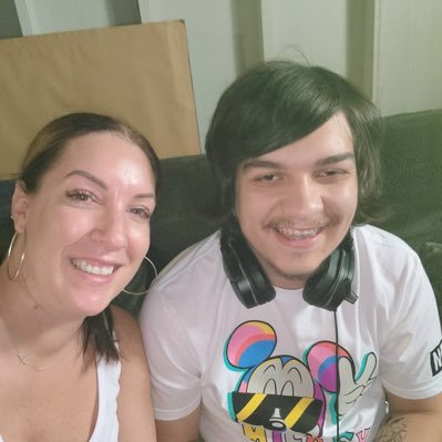 suzique57's profile picture. 