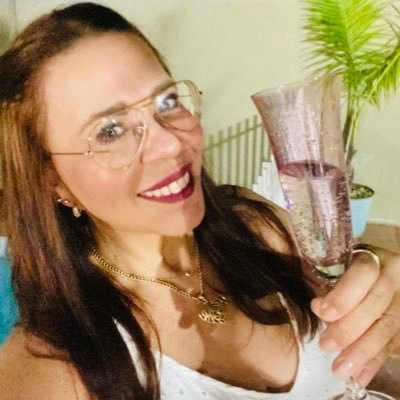Meu objetivo de vida é ser feliz. Até o momento obtendo sucesso !!