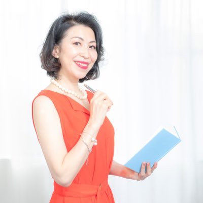 lecocon2's profile picture. はじめまして！フランス式産前産後ケアを伝える専門家ペリネケアリスト®︎大久保 こづえです。 フランスの女性が歳を重ねるごとにキレイになっていくのは年齢を重ねてもキチンとケアを行っているから。日本の女性も何歳からでも始めれます❣️尿もれ気にせずいつまでも美しく健康に！毎日楽しくできる骨盤底筋トレをご紹介❗️Mavie❣️