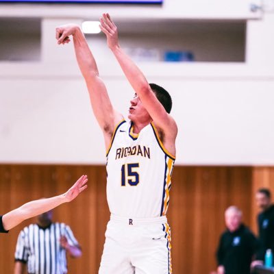 6’0 176lbs 🇪🇸 • Guard #15 • C/O 2026 • 4.0 GPA • @RiordanSports • WeGold @RiseCircuit