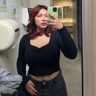 holashaii's profile picture. Universitaria tratando de sobrevivir