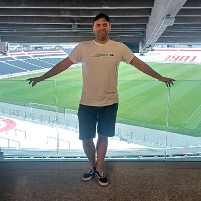Argentino. Hincha y Socio adherente del CARP. Posteo y retuiteo cosas de River, politica, música, y de interés general?. heavy metal, la mejor musica. Lla