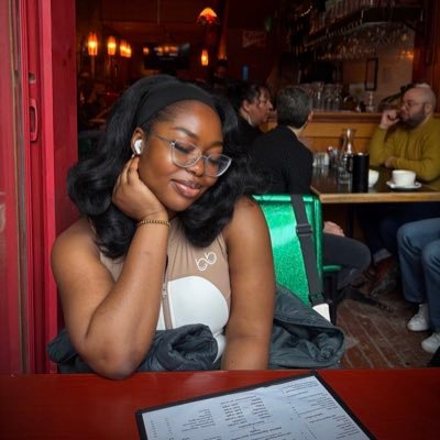 Toronto Bridal Makeup Artist 🇨🇦🇳🇬. Happy Child. Feminist. Wonderfully Created. IG: @glambymiella