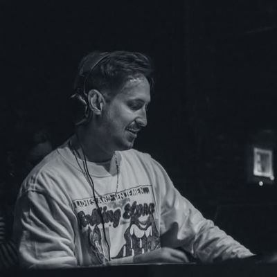 OhLogo's profile picture. Just here to like tweets mostly