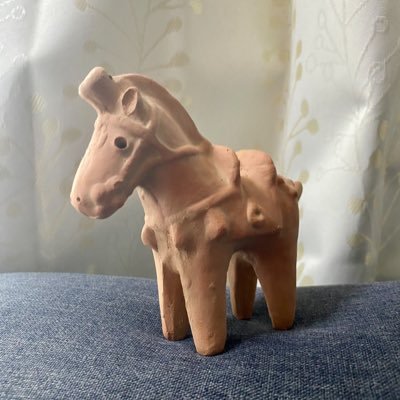 動物全般大好きですが馬のことばかりつぶやいています。メイショウドトウと出会ったことがきっかけで引退馬支援を始めました。高齢馬が日々を穏やかに過ごす姿に元気を貰っています。