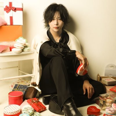 令和版DV(される系)ホスト、箱根駅伝を走ってたらアニメイトで店長したくなったけど歌舞伎町でホストを始めたらそこそこ売れたから整形してたら夜を上がれなくなった人。 困ったらホスクラに行こう?
