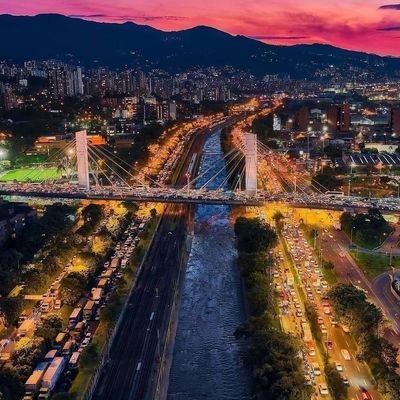 Novelas e historia
/Antiuribista