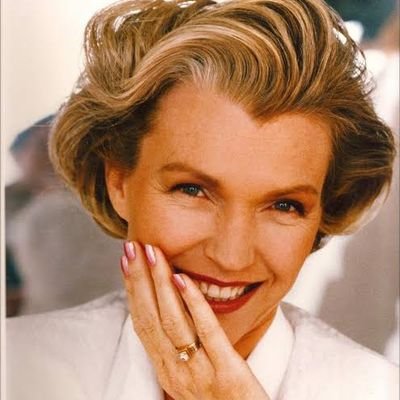 Bestselling International Author #AWomanMakesAPlan 📖Doctor of Dietetics 👩🎓 Supermodel 😉 #ItsGreatToBe76 Agents⬇️