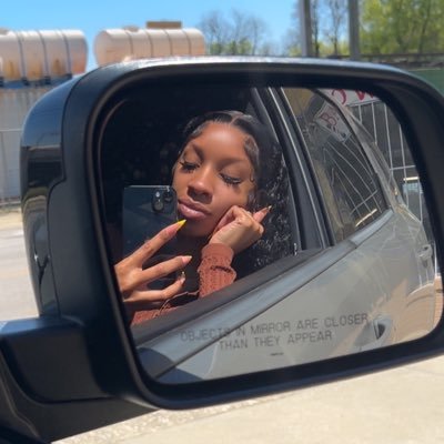zariaxc's profile picture. 
