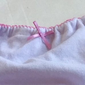 女の子の下着しか履かない40歳無職のおじです。
かわいい下着を集めたり履くのが生き甲斐です!
欲しいものリストから送って頂ければ履いた姿をアップします!
女の子からのお下がりも大歓迎です!