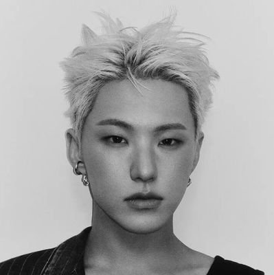 ajuyelo's profile picture. 19 | reading acc