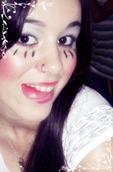 Elα que vive com α cαbeçα nα luα, com músicα no ouvido e corαção nα bocα :)
elα é meninα e mulher, elα sαbe muito bem o que quer .