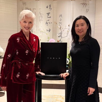 I proudly work with @mayemusk the mother of the great man sir @elonmusk and the great @tesla 🚘💡