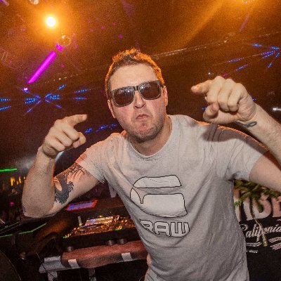 Garwis's profile picture. Gère des EMS, producteur de musique électronique, élu communal engagé en politique, adepte de boxe et de jeux vidéo.🇨🇭

🎶 🥊 🍽️ 📈 💻 🐈 🎮 🎥 💱 🧑‍🌾