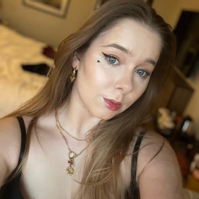 Enthusiastic freelance graphic designer and photographer with a focus on the gaming/Esport industry.