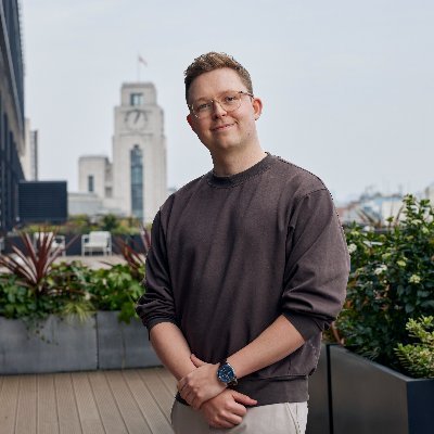 CEO & Co-Founder of @LUX_Rewards. Exited founder with 8-figure valuation. Winner of Fintech and Young Entrepreneur of the Year at EntreConf Awards.