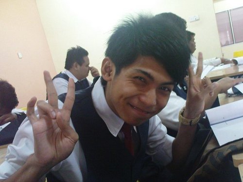 haii :) this is my officially twitter page and totally mine .