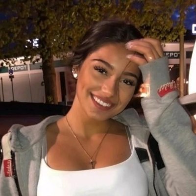 crisjdelarosa's profile picture. Née en Espagne, Française de cœur. Je suis tombée amoureuse de la France et je me suis installée au pays de mes rêves. #JambonBeurre