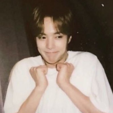 Ppengijot's profile picture. 앞니 쓰담 •̄ ˍ •̄