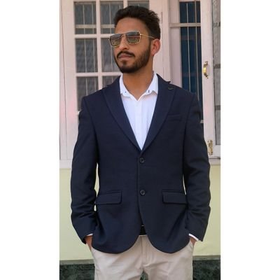 TahirGirii's profile picture. SKIMS 🏥
..