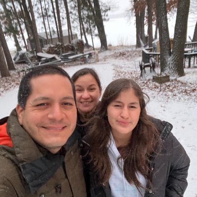 Padre y esposo de la mejor familia. Barcelonista de corazón.