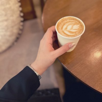 بـ أفـرش لـك صـدري وطــن .. و أجمـع لـك ضـلـوعـي شعـوب و أرقـى لـك الـمكـانـه .. أللـي مـا حـد(نً) يـرقـى لـهـا ♥