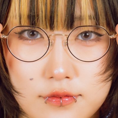 今日の一言➡️トゲトゲな日もあるけど、少しだけでもいいから柔らかくいられたら平和は完成していくと思うのです🛜しぐれすいようびは@loisloid_ofの一員・青色をしている #拝啓時雨日和