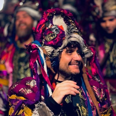 Gaditano, andaluz y Español. De izquierdas, feminista, y republicano. Autor de “Los niños sin nombre”, “Después de Cádiz ni hablar” y “el embrujo de Cadiz”