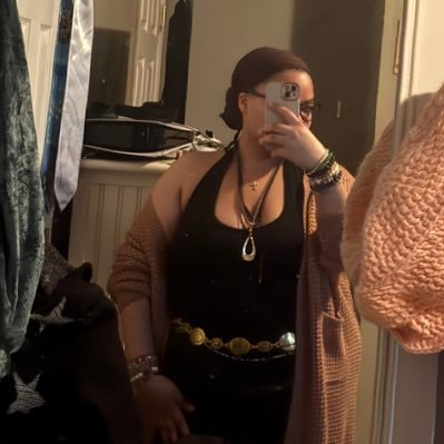 itswavyx's profile picture. 20 | black | she/her |