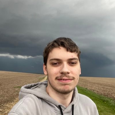 18 | Storm chaser and trained spotter from Illinois | Photographer 📸 | 🌪️: 1