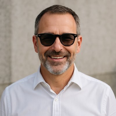 Nepřítel politických lhářů, šmejdů, manipulátorů a populistů.
