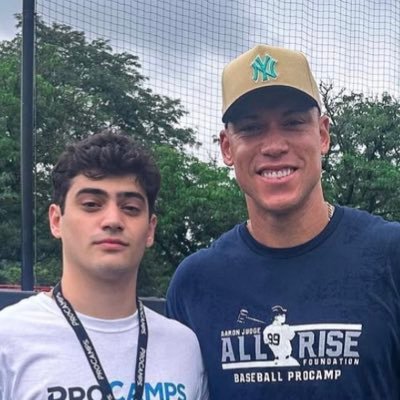 Graphic Designer & Sports Fan | Co-Head of @yankeereport_ (theyankeereport on IG)
