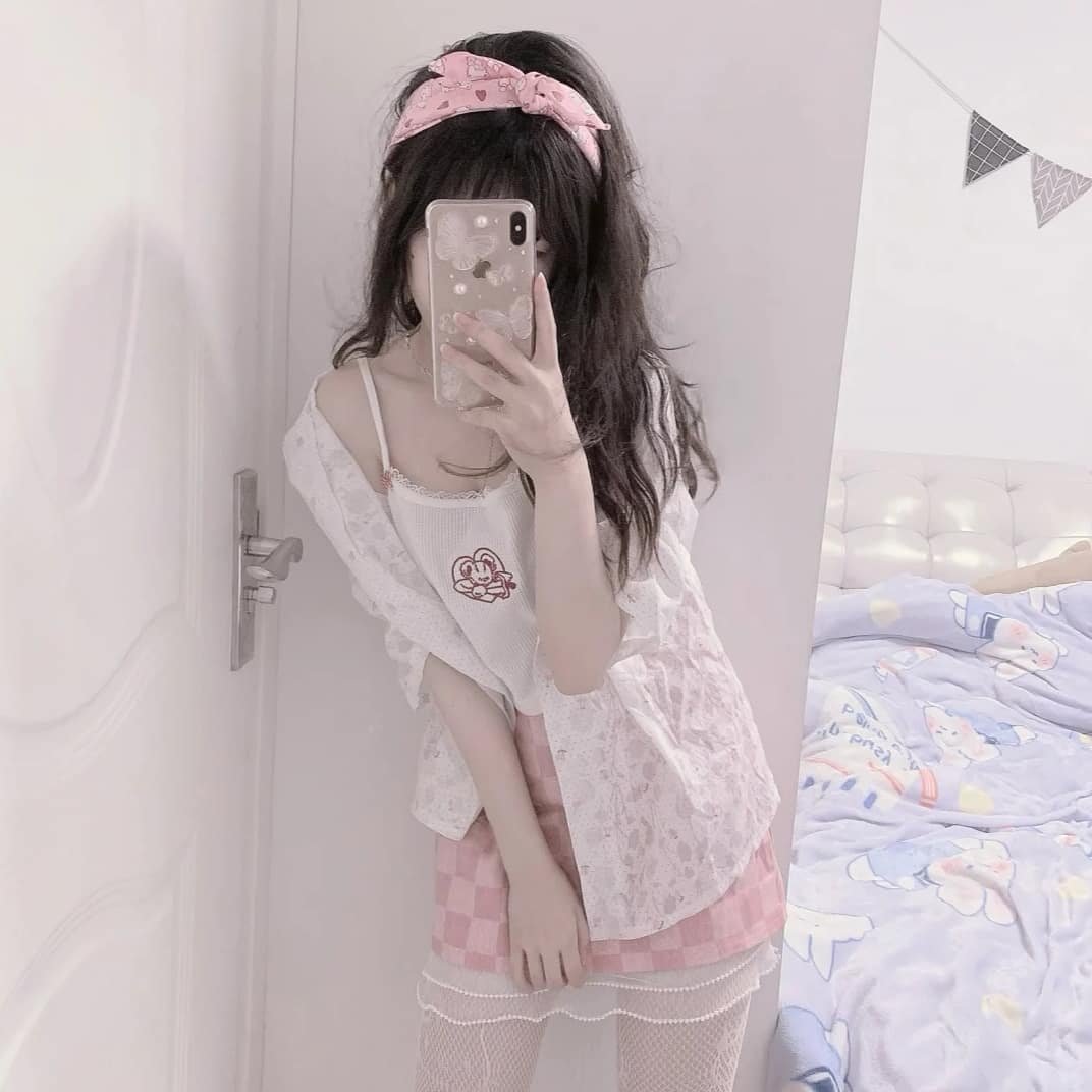 EmiliaLark38948's profile picture. 