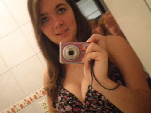 .Posso ñ ser a menina mais bonita, posso não ter o sorriso mais lindo,posso não ser perfeita..Eu tenho, o amor mais sincero, mais verdadeiro