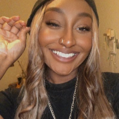 shewholaugh's profile picture. (she/her) 🇪🇹 manifest it, I finesse it, take my pen and write some love letters to heaven🕊️